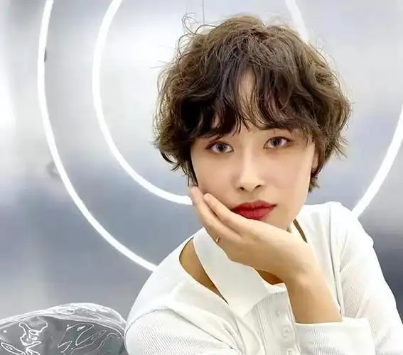 中年女人烫发时,3不烫3烫要记住,减龄又特别时尚|发型|短发|披肩|纹理