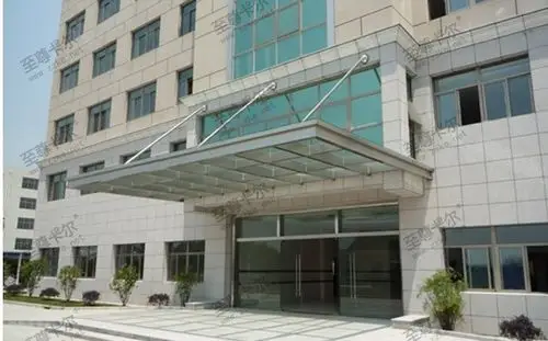 雨棚厂家告诉你:家庭安装雨棚使用什么材质好