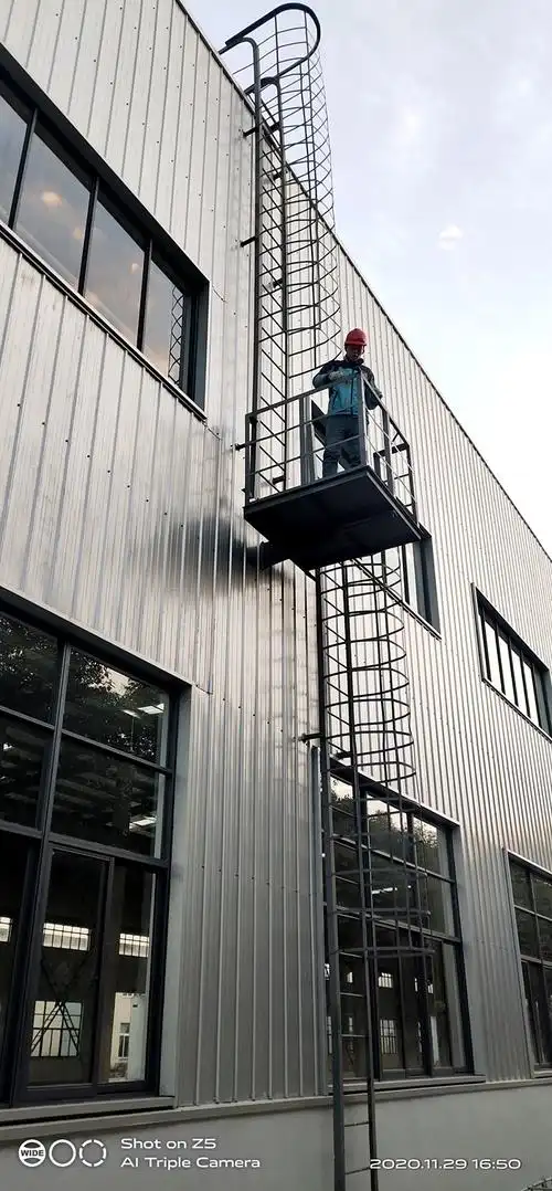 检修爬梯-钢结构管桁架网架_钢结构车棚雨棚_苏州钢结构平台_钢构件