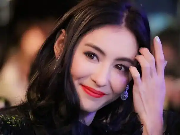 张柏芝怎么也没想到,一张亲子鉴定结果看清谢霆锋的真