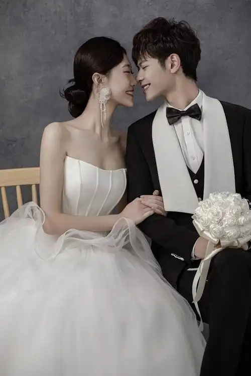 让每一幕爱意都在流动#婚纱照风格推荐 #客片分享 #穿上婚纱 - 抖音