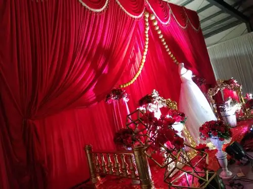 吉祥鸟带你走进一场农村大礼堂的婚礼布置,红色中国红