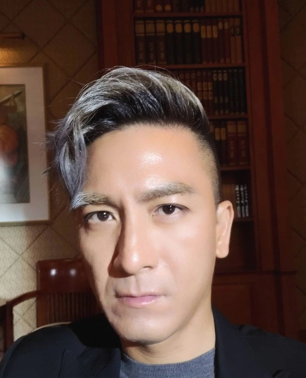 马国明晒自拍宣传《使徒3》,汤洛雯称角色和现实反差大