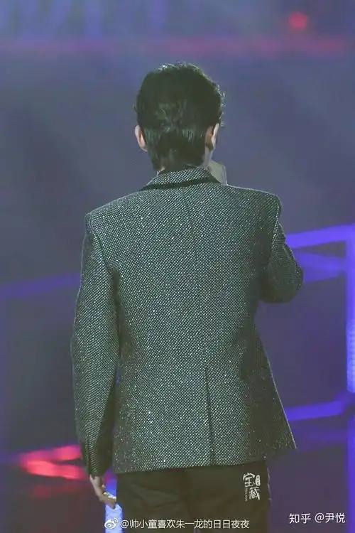 拜托,有朱一龙背影照片可以分享吗? - 知乎