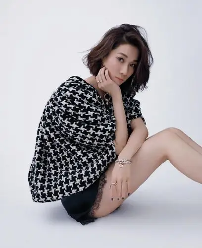 36岁钟嘉欣回炉tvb拍剧 近日泳装照身材似港姐时期