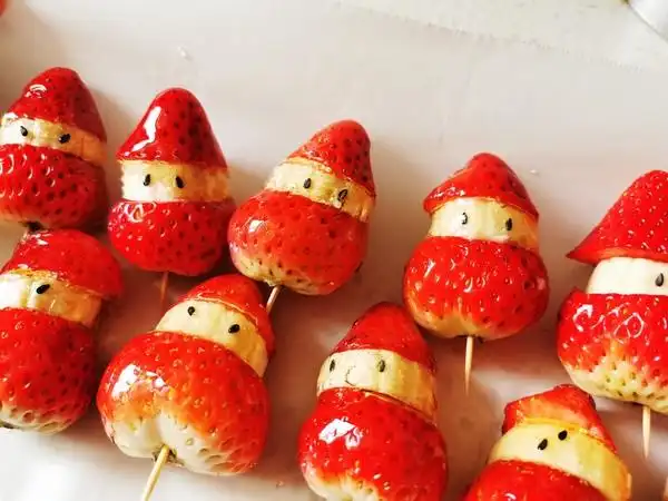 甘草榄1508做的草莓圣诞老人冰糖葫芦