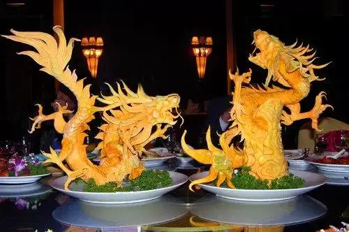 精美的食雕龙凤图