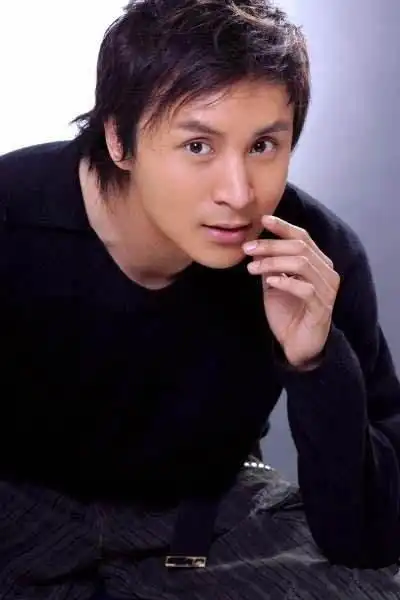 主持人朱桢帅气写真