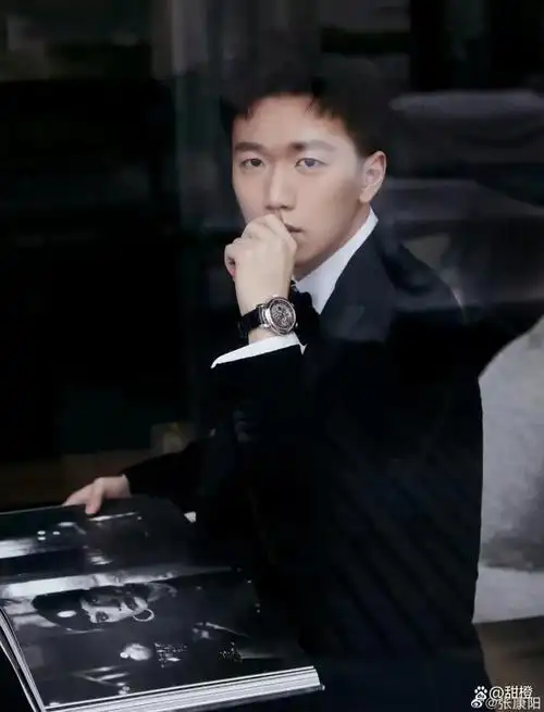 意甲豪门国际米兰前掌门人张康阳晒登长城照引热议,球迷:敬畏