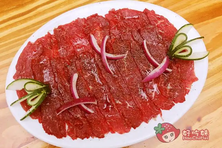 鲜美的牛肉做了精致的摆盘在上桌前都事先洒了烤料看起来特别吸睛店内