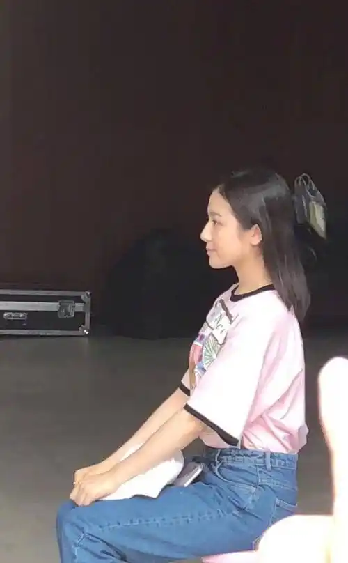 中戏大一新生李兰迪已经报道,易烊千玺与胡先煦分在同一宿舍_沈月