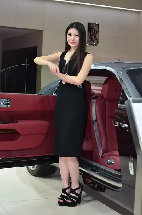劳斯莱斯车展美女图片-劳斯莱斯车报价及图片-劳斯莱斯车展图片(27p)