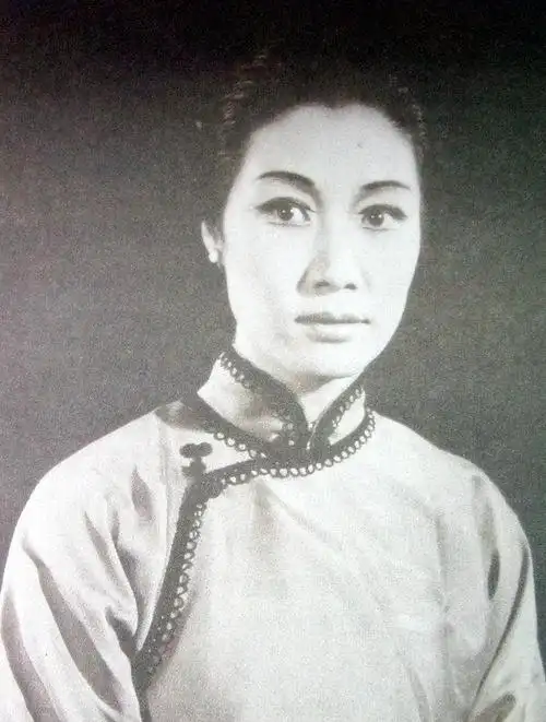 回顾吕中嫁给小学同学一对儿女是国人骄傲如今81岁仍活跃荧屏