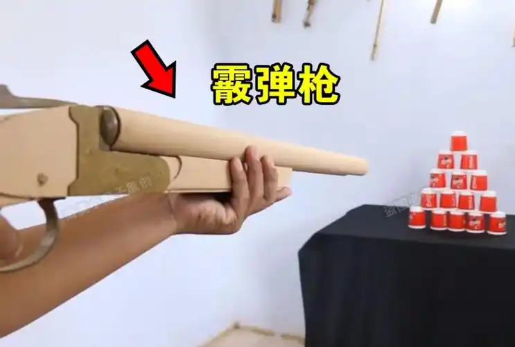 绝地求生:玩家用纸皮自制霰弹枪,一喷下去,有多大威力?_子弹