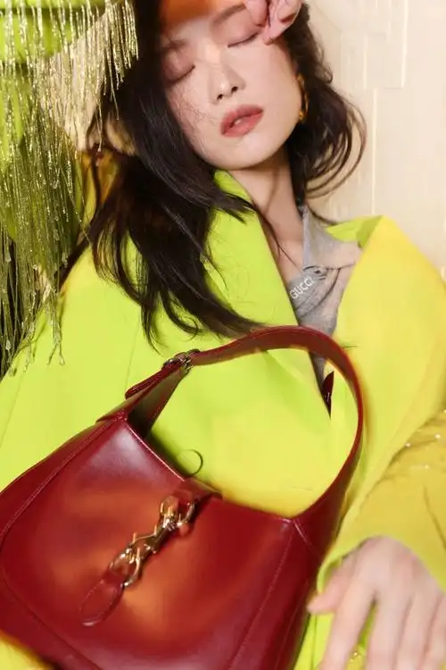 倪妮是十年前的四小花旦之一,170cm的身高,45kg的体重,这个体型想不火