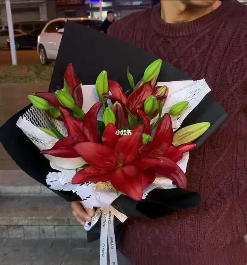 红宝石百合花束
