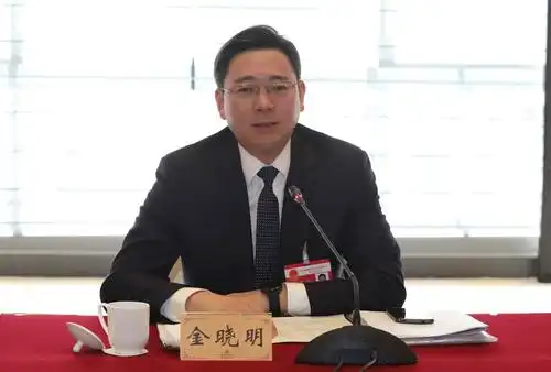 13日上午,越城区委书记金晓明参加人大马山,斗门代表团审议活动.