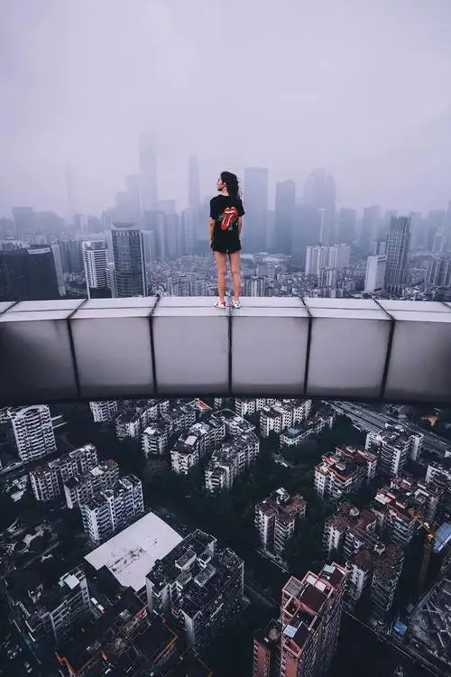 一个城市最美的风景都在楼顶