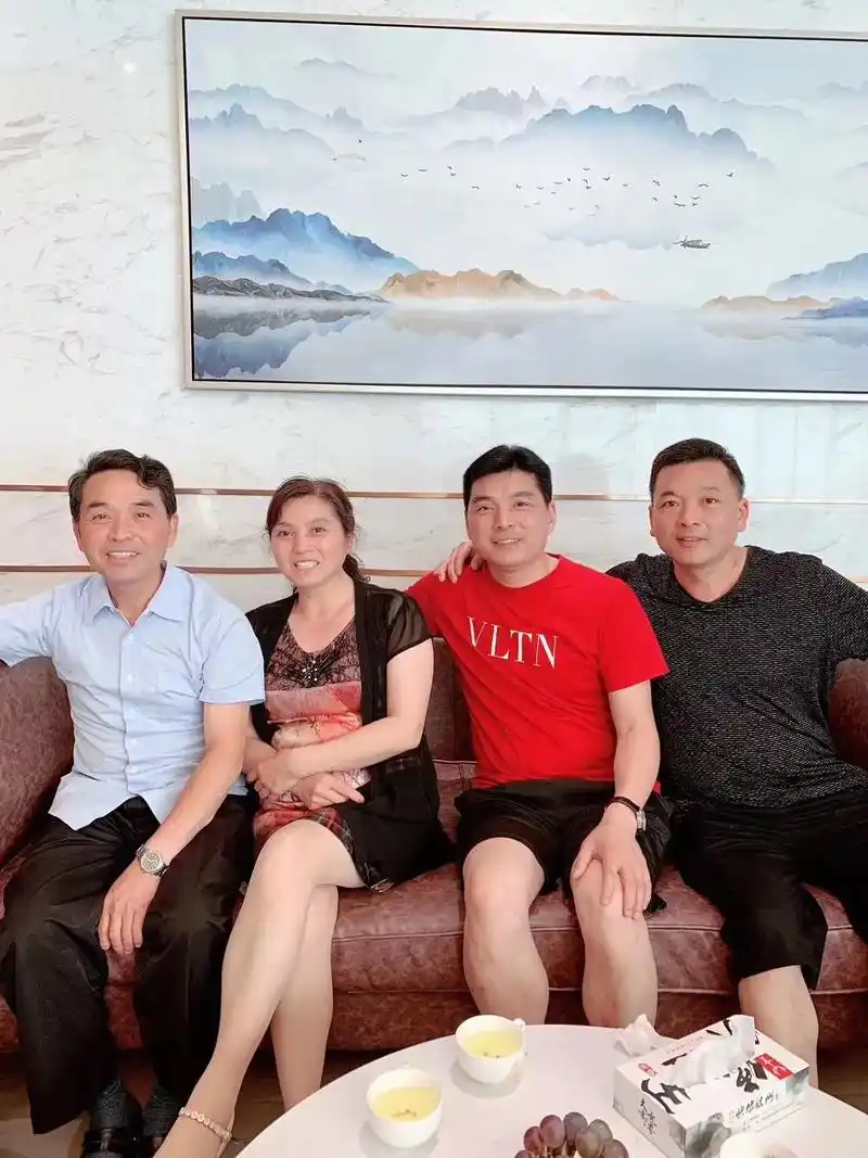 有路,我们一起走,有饭,我们一起吃,有甜,我们一起享,有苦, - 抖音