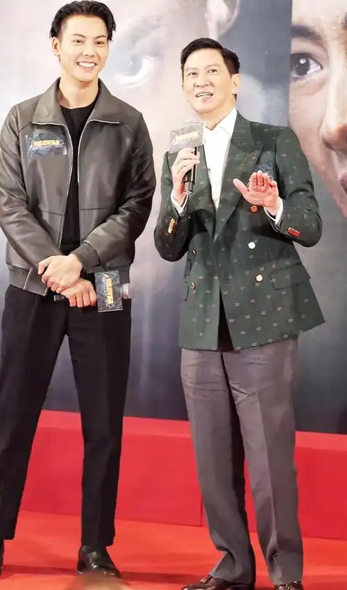 38岁陈伟霆参加首映礼,身姿挺拔气质不输张家辉,"两人差20岁"