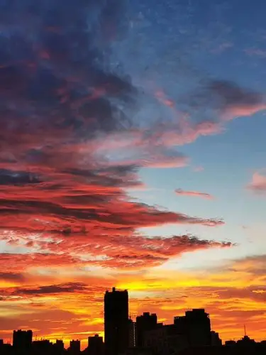 椰视频刷屏朋友圈双节前海口傍晚天空送来了一份礼物