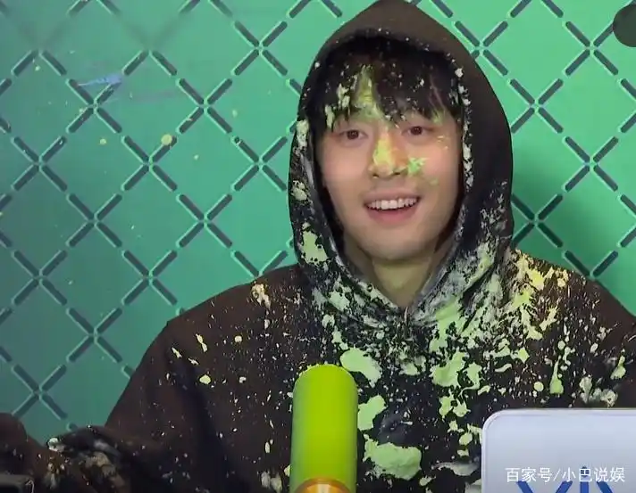 邓伦《极限挑战》抽烟镜头流出,粉丝评论颠覆了我的三观!