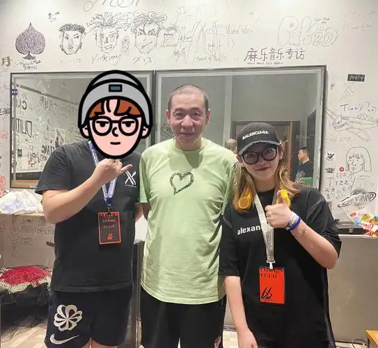 二手玫瑰杭州站巡演合影留念梁龙龙姨太嗨了