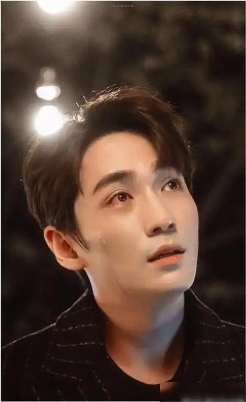 男星落泪瞬间罗云熙张新成朱一龙谁让你心头一紧