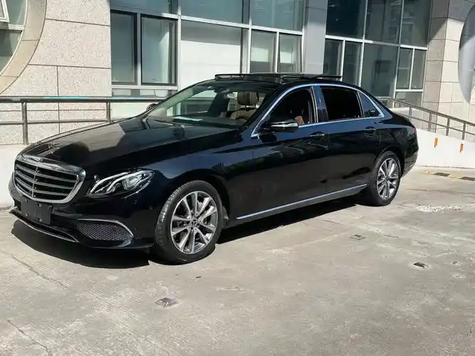 19年奔驰e300豪华原版车价格31.68万# - 抖音