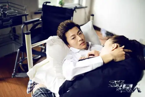 内地电视  搜狐娱乐讯 近日,一部校园题材的网络红剧《你好外星人》