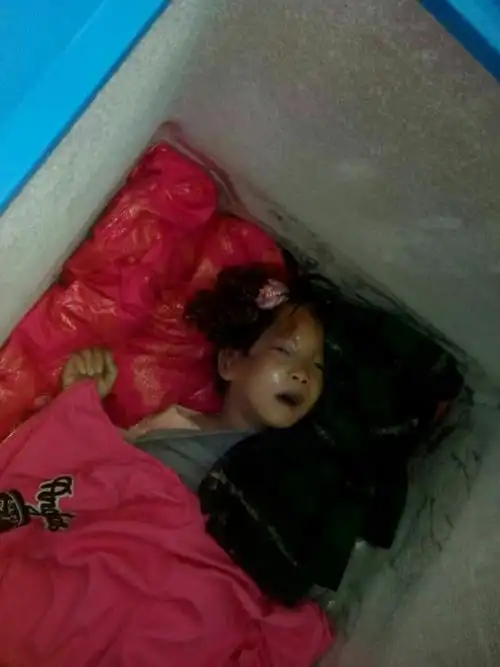 安徽滁州明光市津里小学校车碾压女童致死