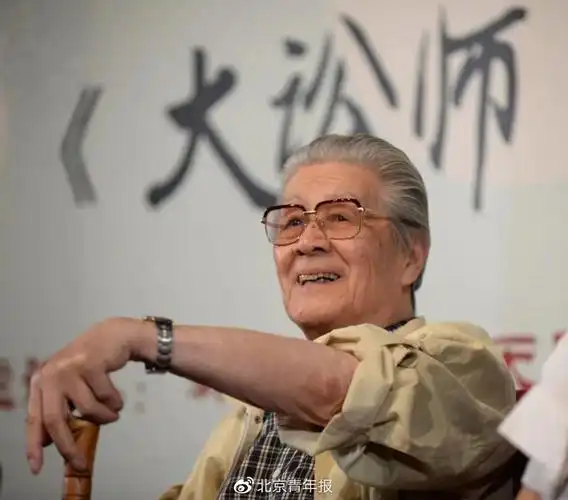 蓝天野87岁时仍坐镇排练场亲自拄杖为演员搭戏