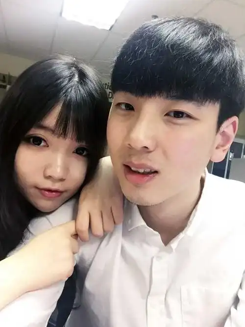 如何自拍出亲密又自然的情侣照