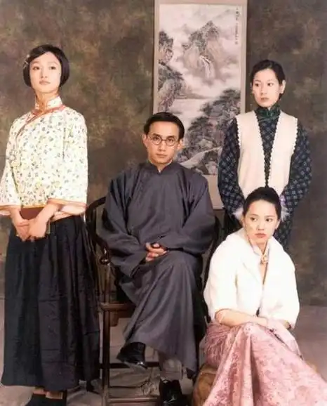 2000年的电视剧《人间四月天》,讲述文人徐志摩与妻子张幼仪,才女