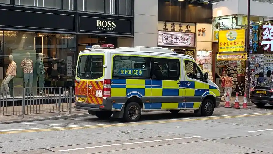 香港警车夜间紧急出警及冲锋车拍摄_哔哩哔哩_bilibili