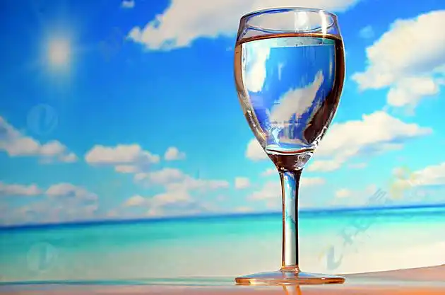 海边精致酒杯高清图片下载