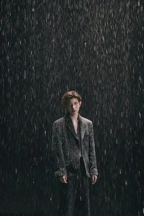 王源2023巡回演唱会官宣海报##王源湿发海报