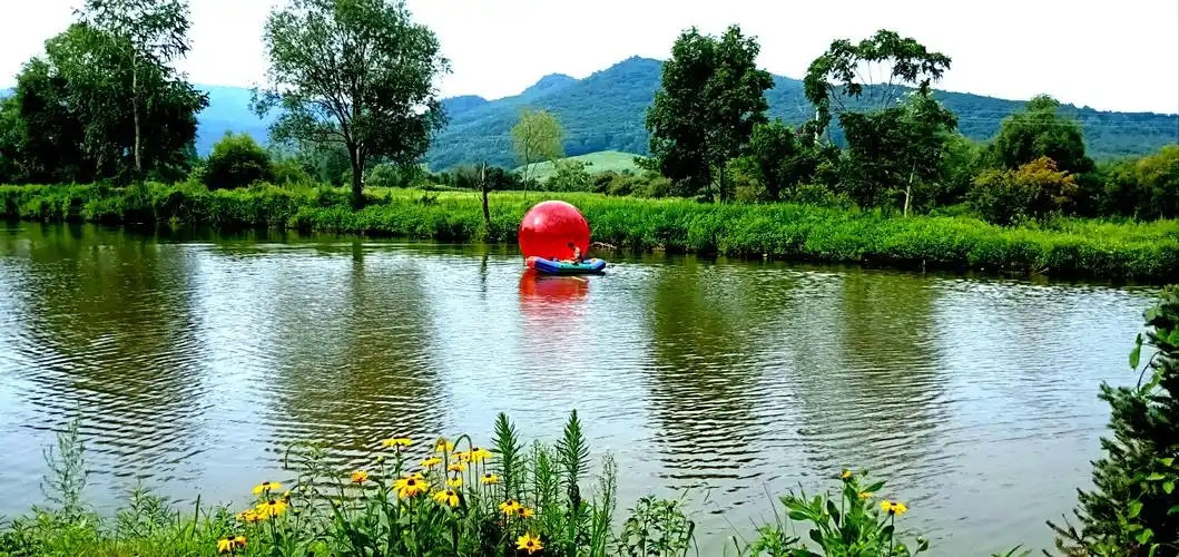 北京夏天酷暑炎热时,我们来到哈尔滨的苇河,美美的享受林区的静美,划
