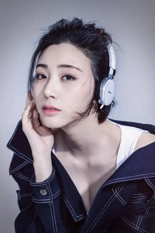 i>,出生于 a target="_blank" href="/item/山西省">山西省 /a>太原市