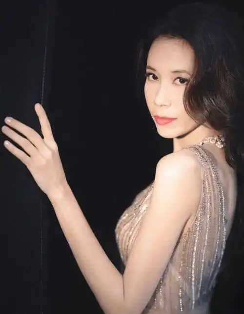 莫文蔚,这身材谁能顶得住嘛!