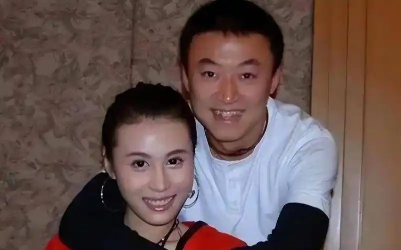 马琳前妻张宁益:离婚获千万家产,转嫁金融学霸,带2娃定居美国_白杨