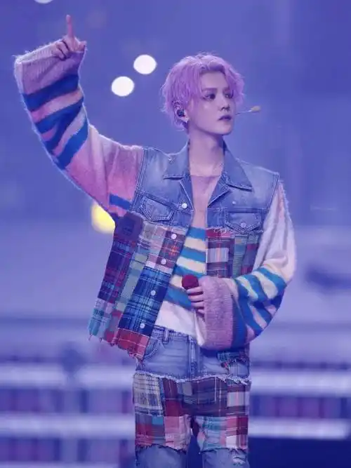 鹿晗2023演唱会再赴重庆重逢感动之余惊喜不断