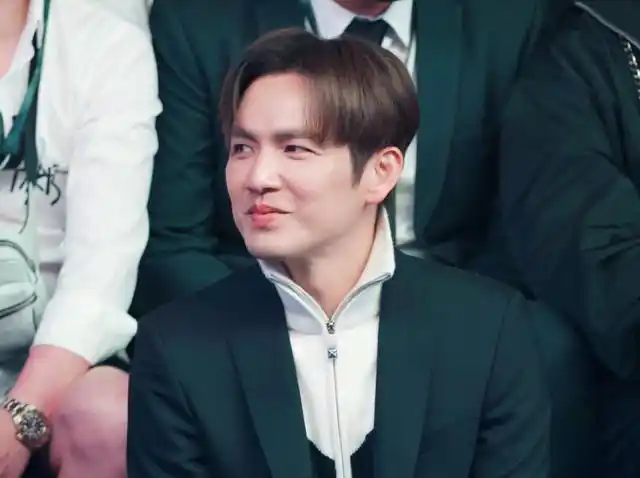 47岁钟汉良颜值回春拍摄古装剧被路透脸不浮肿发际线也正常了