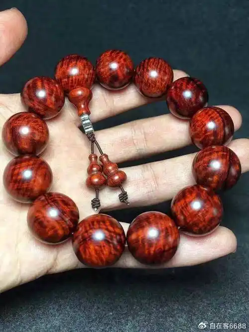 一篇文章带你认识小叶紫檀手串