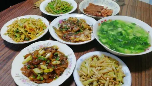 又是一桌丰盛午餐假期跟着婆婆学做家常菜每天不重样舌尖美味