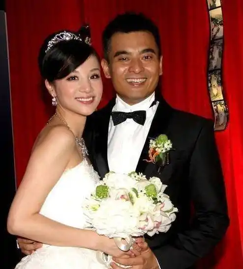 原创陈龙与小10岁女星一见钟情结婚八年如初恋还让一个儿子跟妈姓