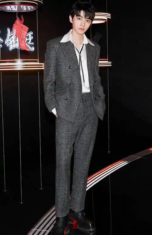 这几位男明星的全身照比例太完美_西装_身高_感觉_身材_穿着_照片