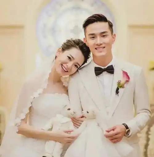 相比于汪峰章子怡的爱情,戚薇李承铉的跨国婚姻更让人羡慕!