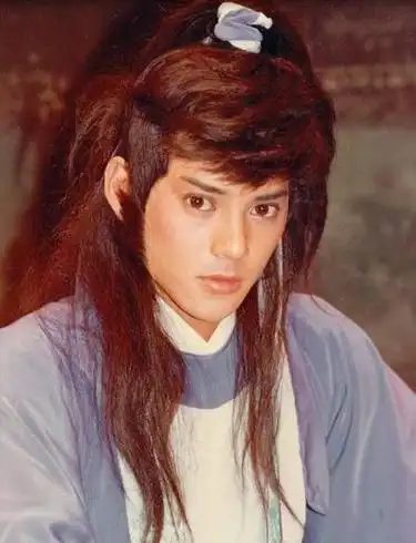 莫少聪年少的古装相片