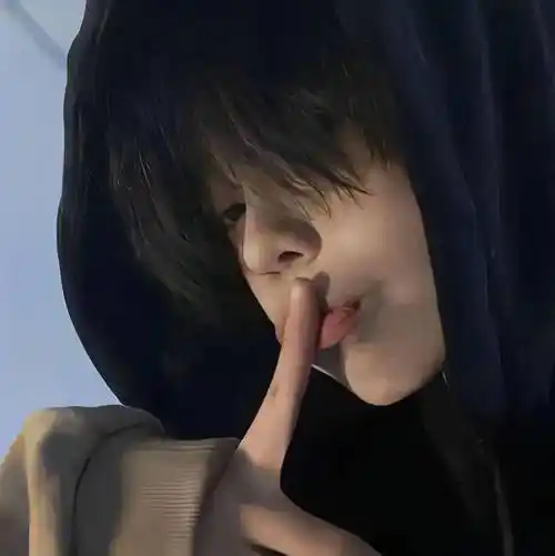 不明显的单人情侣头像_侵权_卢思浩_世界